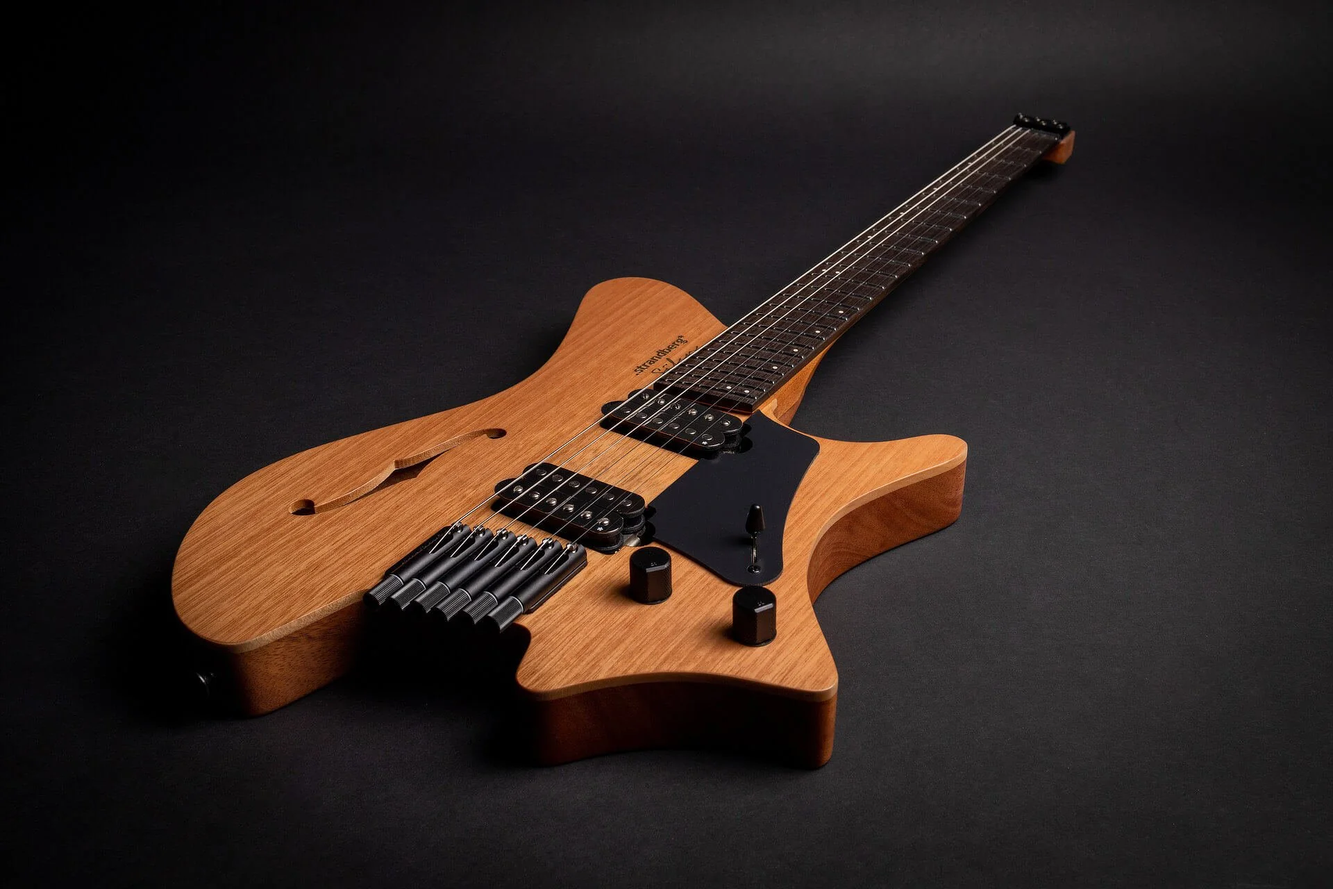 strandberg-salen-jazz-nx-natural-6-string-headless-guitar-3